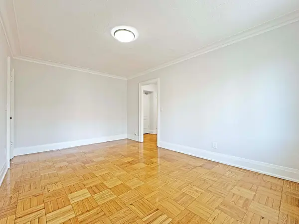 398 Avenue RD #326, Toronto C02, ON M4V 2H4