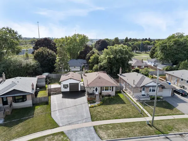 924 McCullough DR, Whitby, ON L1N 1C6