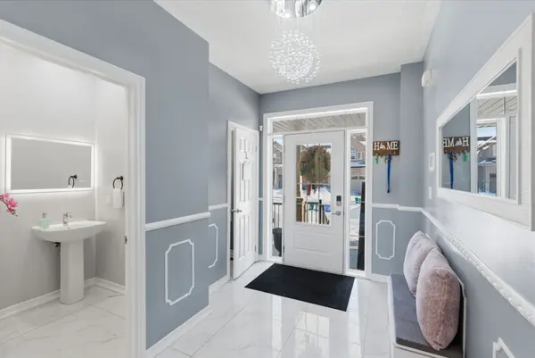 238 Crombie ST, Clarington, ON L1C 0T8