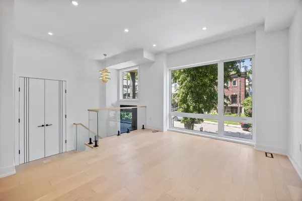 19 Ivy AVE, Toronto E01, ON M4L 2H6