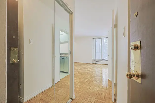 485 Kingston RD #705, Toronto E02, ON M4L 1V6