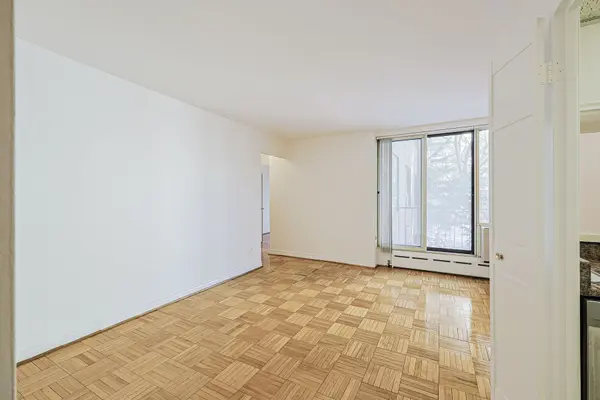 485 Kingston RD #705, Toronto E02, ON M4L 1V6