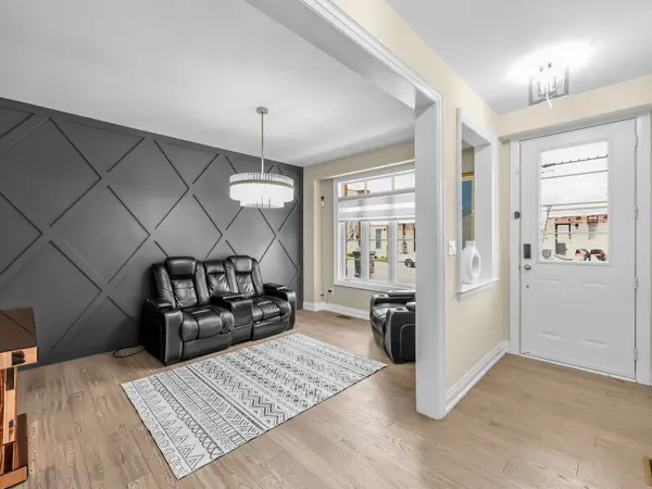 9 Clutterbuck LN, Ajax, ON L1T 0N6