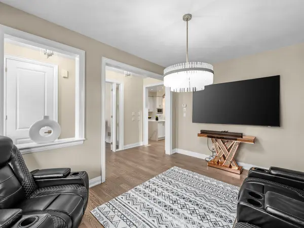 9 Clutterbuck LN, Ajax, ON L1T 0N6