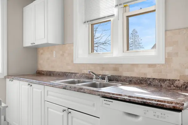 301 Gibbons ST, Oshawa, ON L1J 4Y5