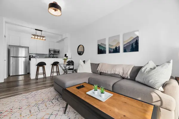 1 Sidney LN #303, Clarington, ON L1C 0N5