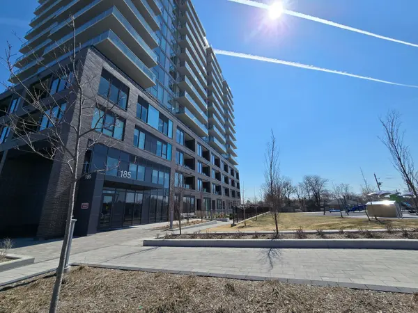 185 Deerfield RD #301, Newmarket, ON L3Y 0G7