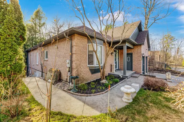 600 Henderson DR, Aurora, ON L4G 5R1