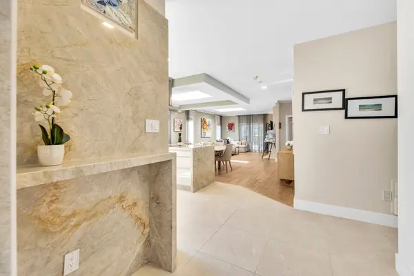 600 Henderson DR, Aurora, ON L4G 5R1