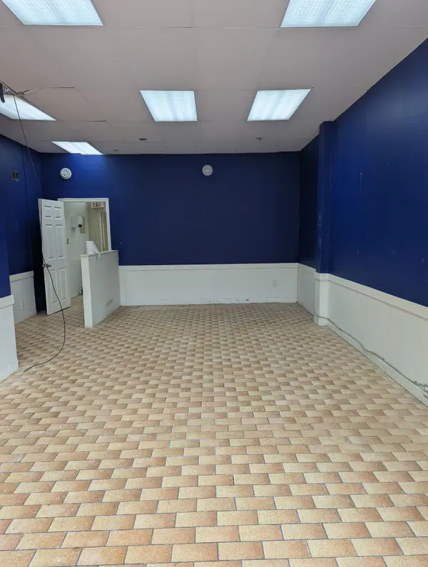 1618 Bloor ST W #Main Floor, Toronto W02, ON M6P 1A7