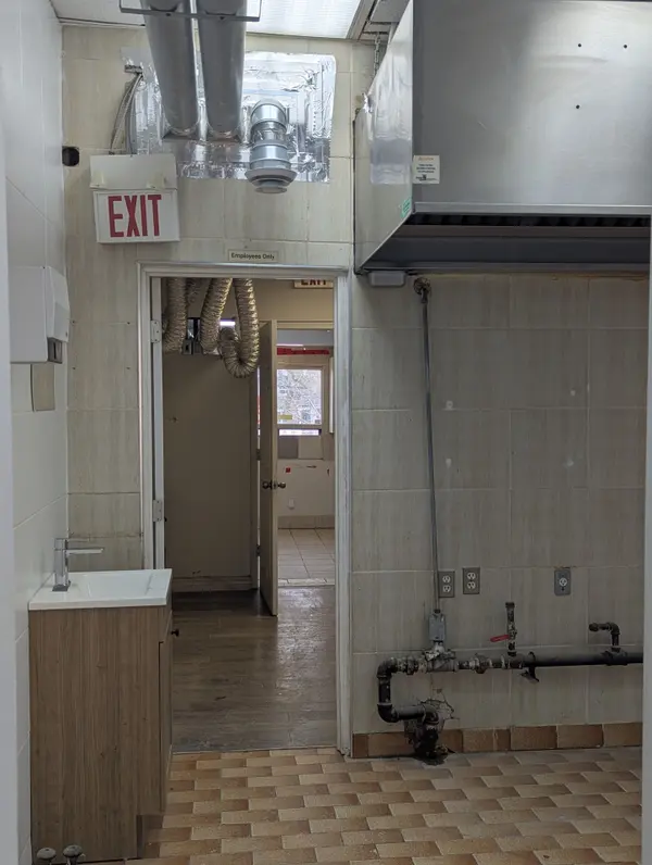 1618 Bloor ST W #Main Floor, Toronto W02, ON M6P 1A7