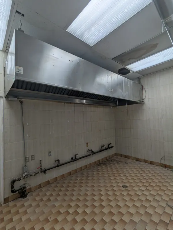 1618 Bloor ST W #Main Floor, Toronto W02, ON M6P 1A7