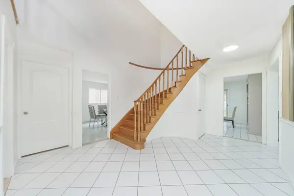 6 Coronation CIR, Brampton, ON L6Z 3Z6