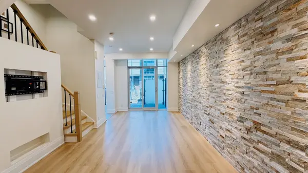 15 Valhalla Inn RD #15, Toronto W08, ON M9B 0B3