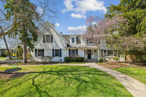 445 MacDonald RD, Oakville, ON L6J 2B7