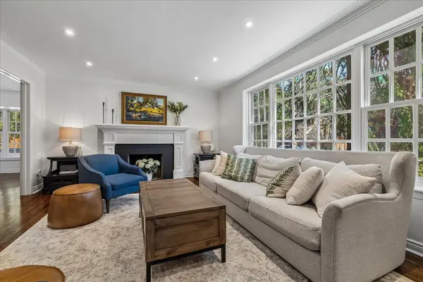 445 MacDonald RD, Oakville, ON L6J 2B7