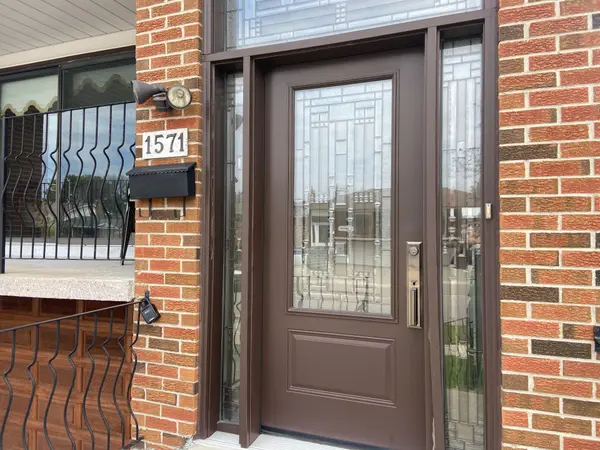 1571 CORKSTONE Glade, Mississauga, ON L4W 2E8