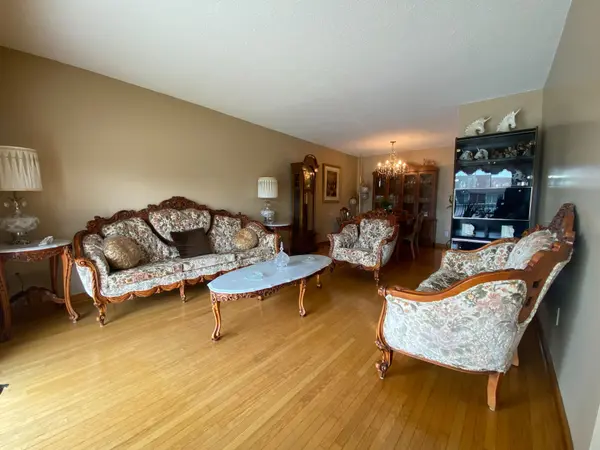 1571 CORKSTONE Glade, Mississauga, ON L4W 2E8