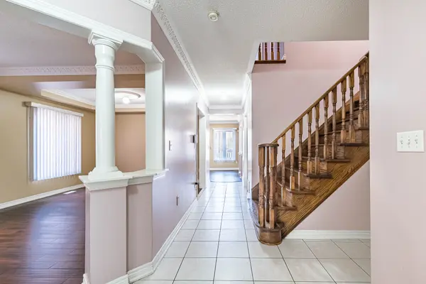 62 Long Meadow RD #Upper Portion, Brampton, ON L6P 1Z9