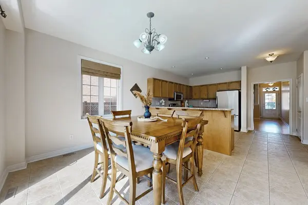 76 Cobblestone CT, Brampton, ON L6R 2S4