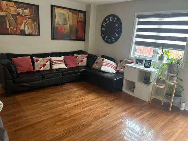 6 Oliti CT, Toronto W05, ON M9L 3A3