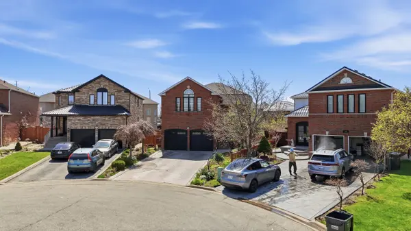 784 Avonshire CT, Mississauga, ON L5V 2P2