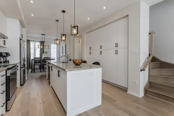 1401 Almonte DR, Burlington, ON L7P 0V8