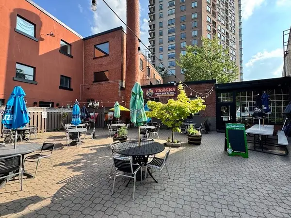 60 Queen ST E, Brampton, ON L6V 1A9