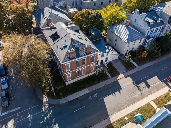 94 Sydenham ST, Kingston, ON K7L 3H4