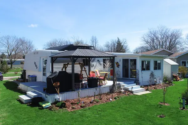 82 Dunes DR, South Huron, ON N0M 1T0