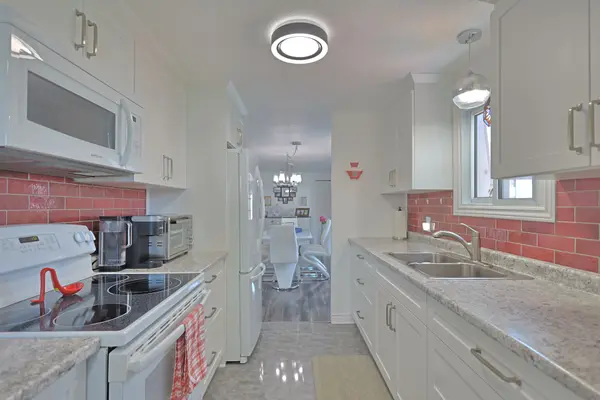 82 Dunes DR, South Huron, ON N0M 1T0