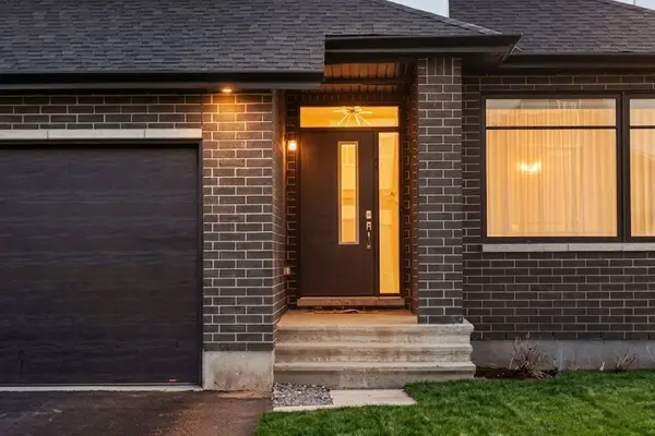 429 Gidran CIR, Kanata, ON K2V 0P5