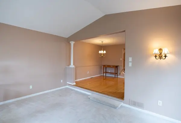 1 Newcastle AVE, Kanata, ON K2K 2R2