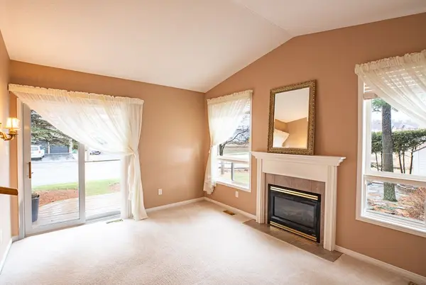 1 Newcastle AVE, Kanata, ON K2K 2R2