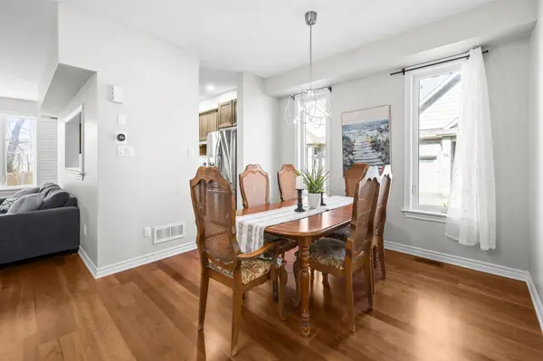 27 Orange Blossom Private, Blossom Park - Airport And Area, ON K1T 0M9