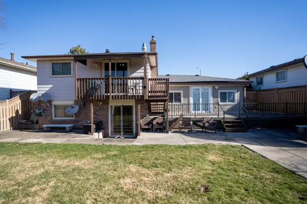 19 Lynwood DR, Hamilton, ON L8E 3E7