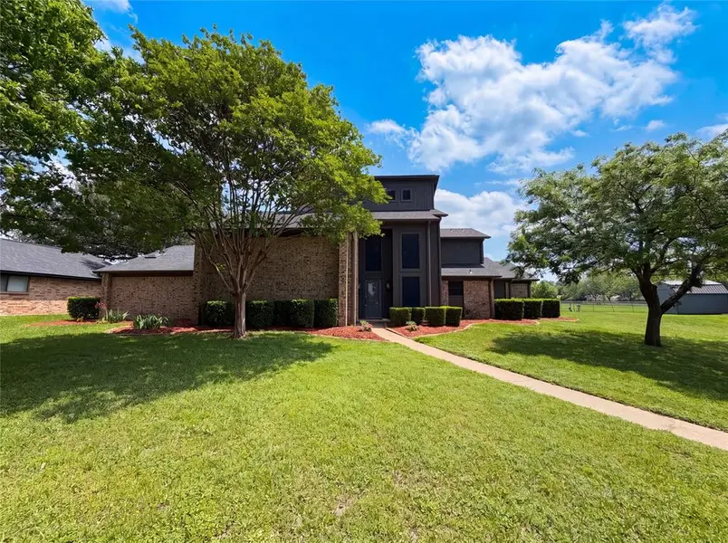 404 Laurel Trail N, Terrell, TX 75160