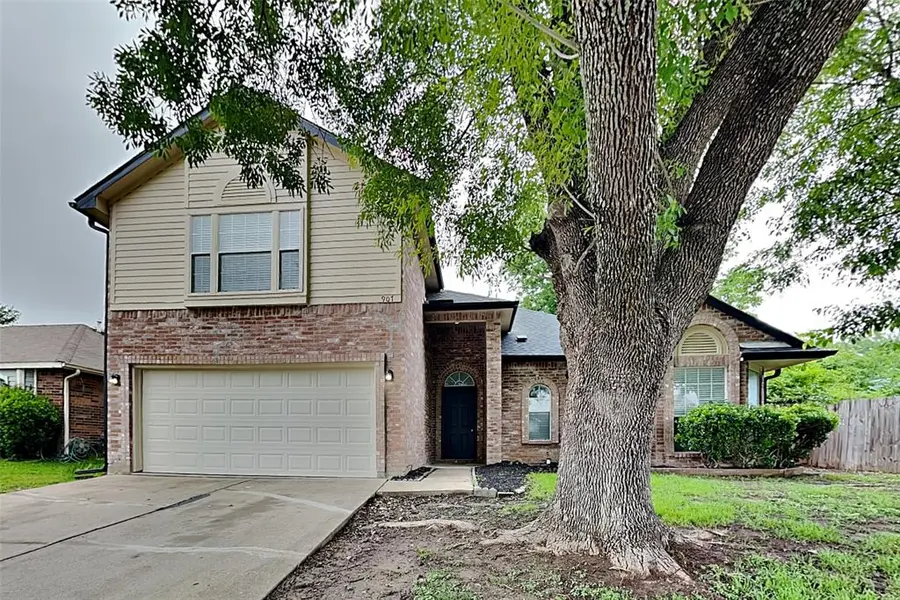 907 Tennis Villa Drive, Arlington, TX 76017