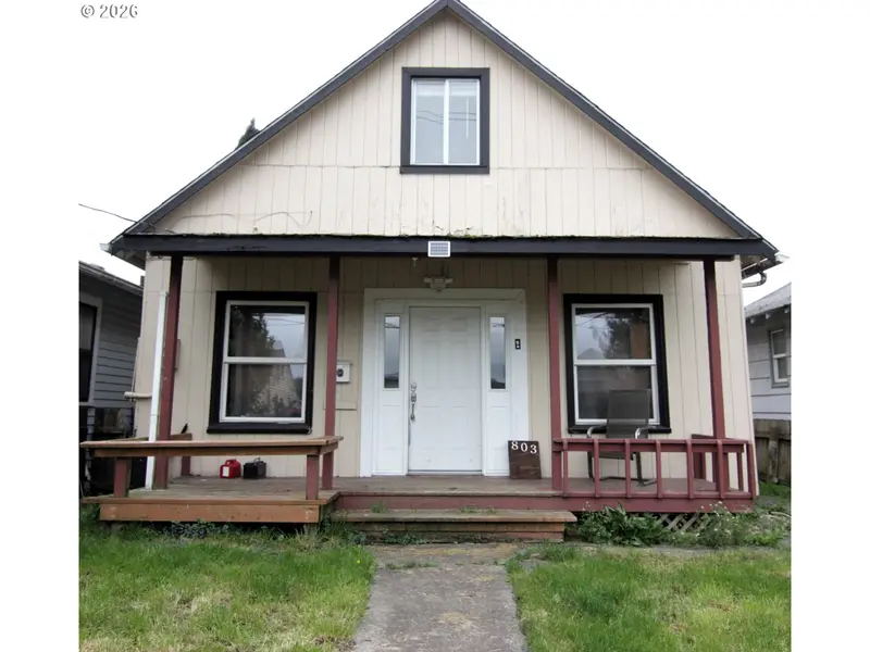 803 S 5TH AVE, Kelso, WA 98626