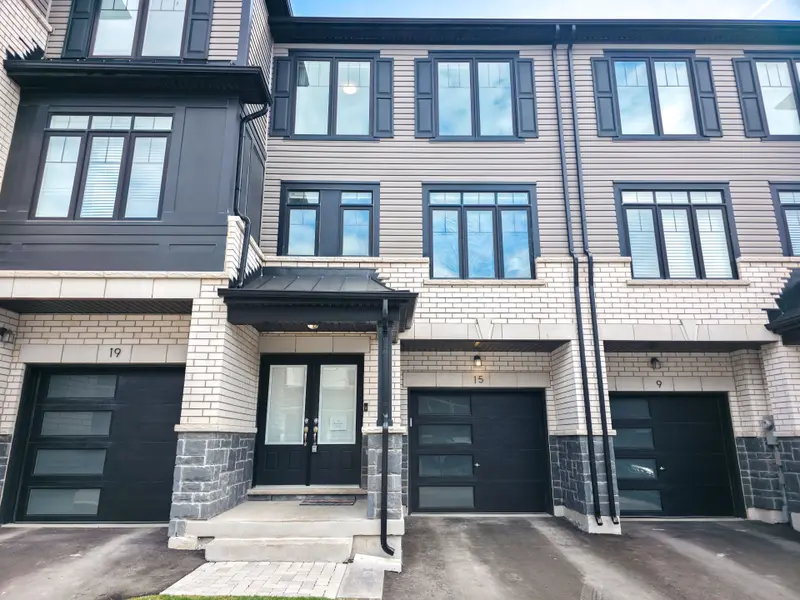 15 Ambereen PL, Clarington, ON L1C 5P2