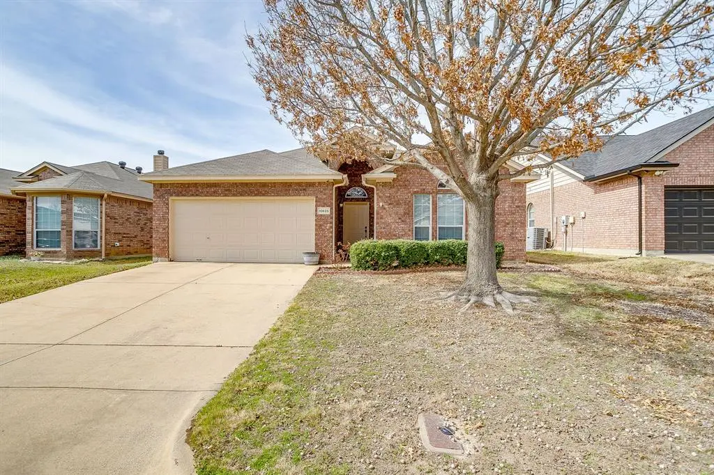 10625 Ashmore Drive, Fort Worth, TX 76131