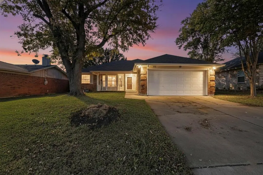 932 Freestone Drive, Arlington, TX 76017