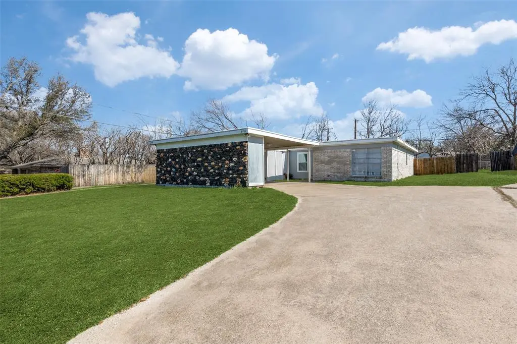 6761 Trail Lake Drive, Fort Worth, TX 76133