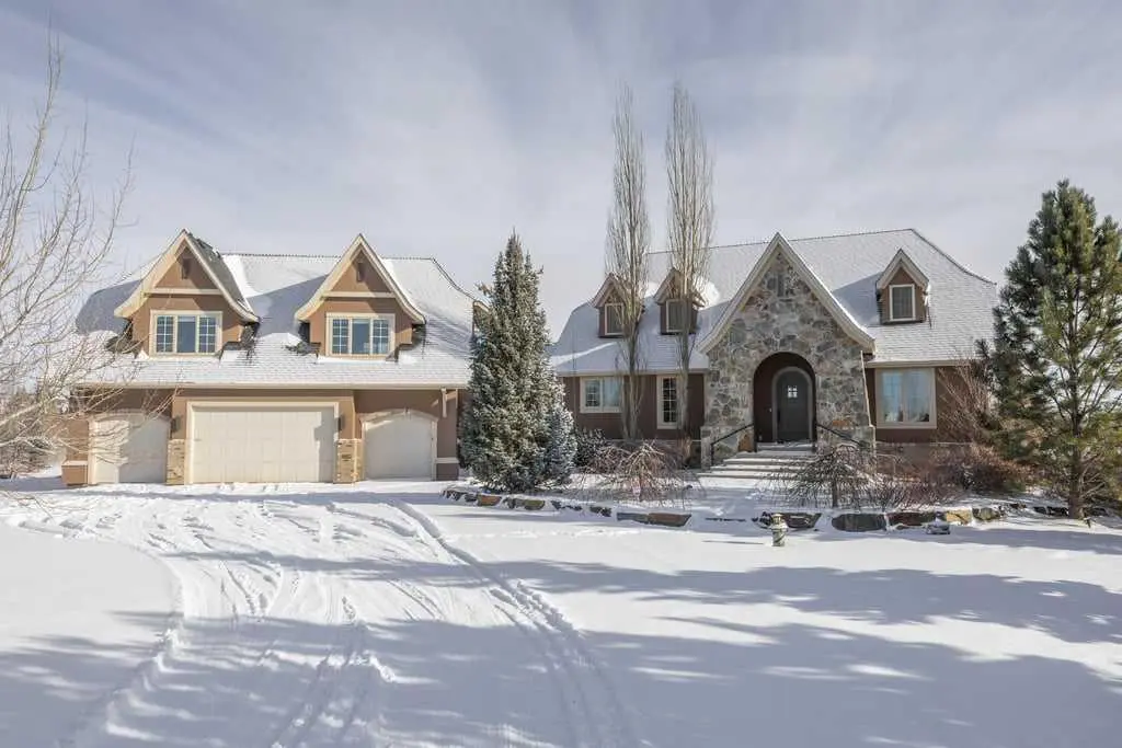 8 Grandarches Bay, Rural Rocky View County, AB T3Z 0A7