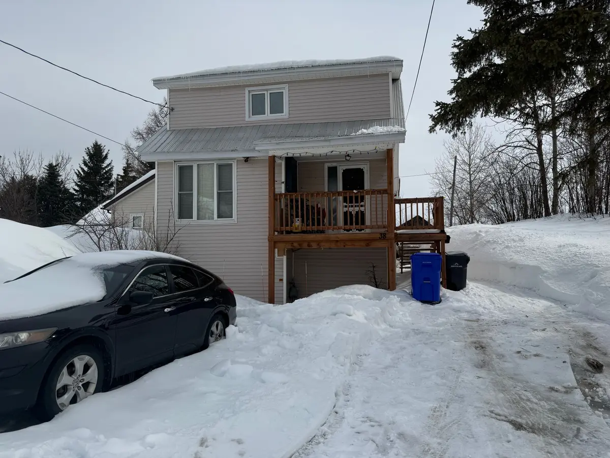 38 Comfort ST, Kirkland Lake, ON P2N 3B2