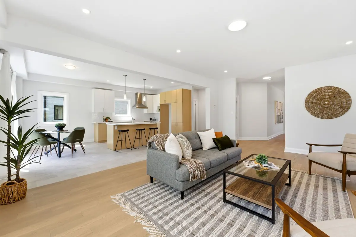 23 Woodvalley CT, Hamilton, ON L9B 2S7