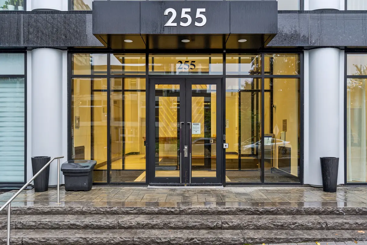 255 Bay ST #302, Ottawa Centre, ON K1R 0C5