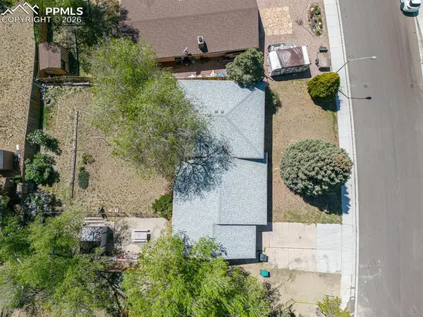 1341 Saratoga DR, Colorado Springs, CO 80910