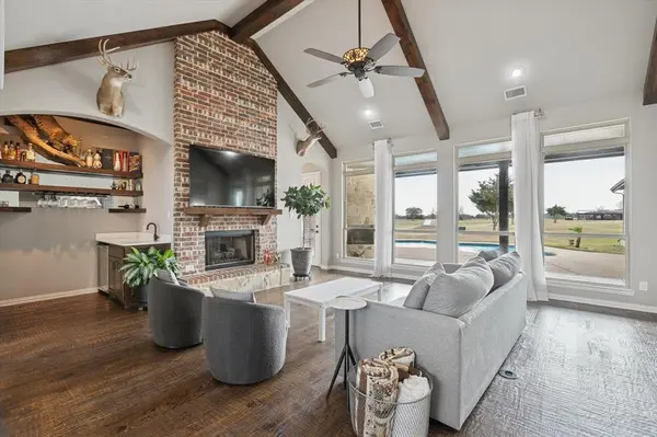 542 Pierce Road, Red Oak, TX 75154