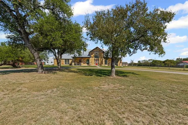 216 Megan Court, Hudson Oaks, TX 76087